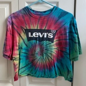 Cropped Levi’s Tie Dye T shirt